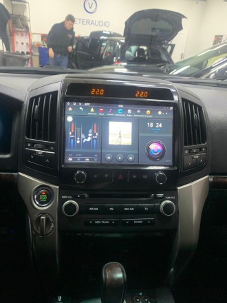 Головное устройство для Toyota Land Cruiser 200 2007-2015 (все комплектации) c FullHD экраном 1920x1080