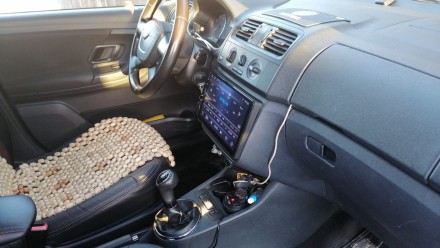 Рамка переходная в Skoda Fabia (07-15) для дисплея 10 дюймов Черная