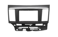 Рамка переходная 2din Mitsubishi Lancer Х (2010+) черная с серебристой полоской Рамка переходная 2din Mitsubishi Lancer Х (2010+) черная с серебристой полоской