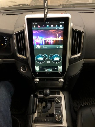 Головное устройство для Toyota Land Cruiser 200 2016+ (только Комфорт или Элеганс) Tesla-Style