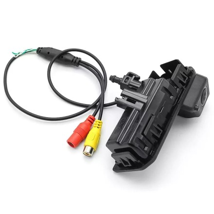 Видеокамера Audi Q5 / Skoda Rapid / Volkswagen Polo в ручку багажника с омывателем