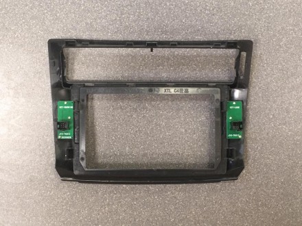 Рамка переходная в CITROEN C4 2004-2010 для дисплея 9 дюймов